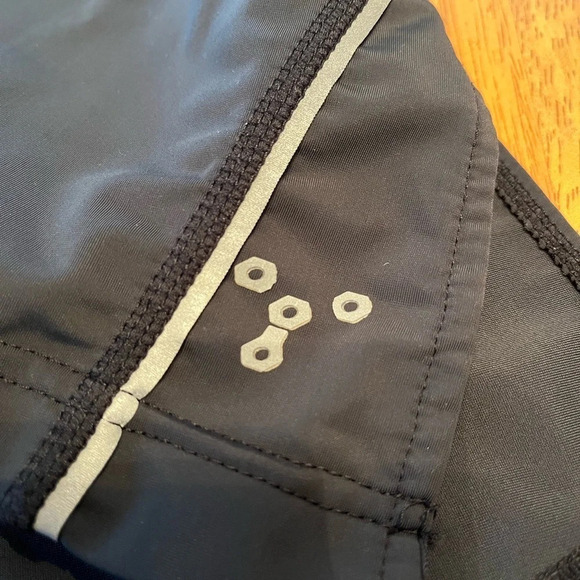 Trayl padded cycling skorts, size Large - Picture 8 of 8